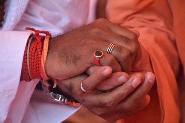 holding-hands