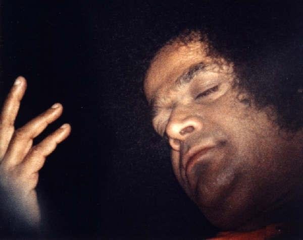 baba-closed-eyes