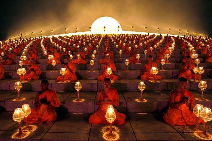 monks-meditation